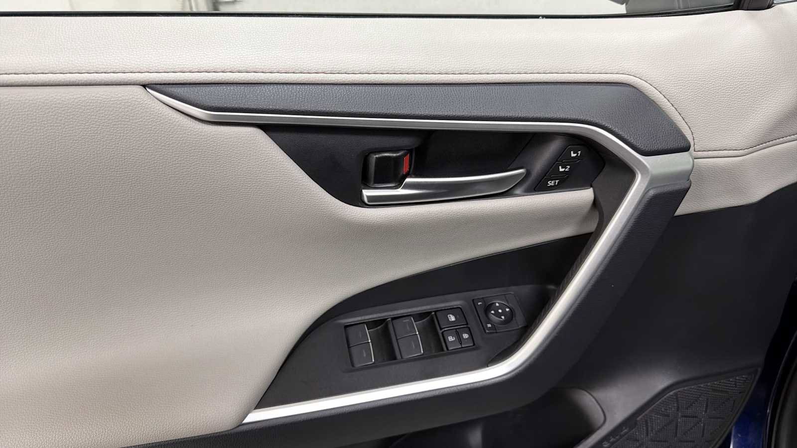 Thumbnail: 2025 Toyota RAV4 - 15