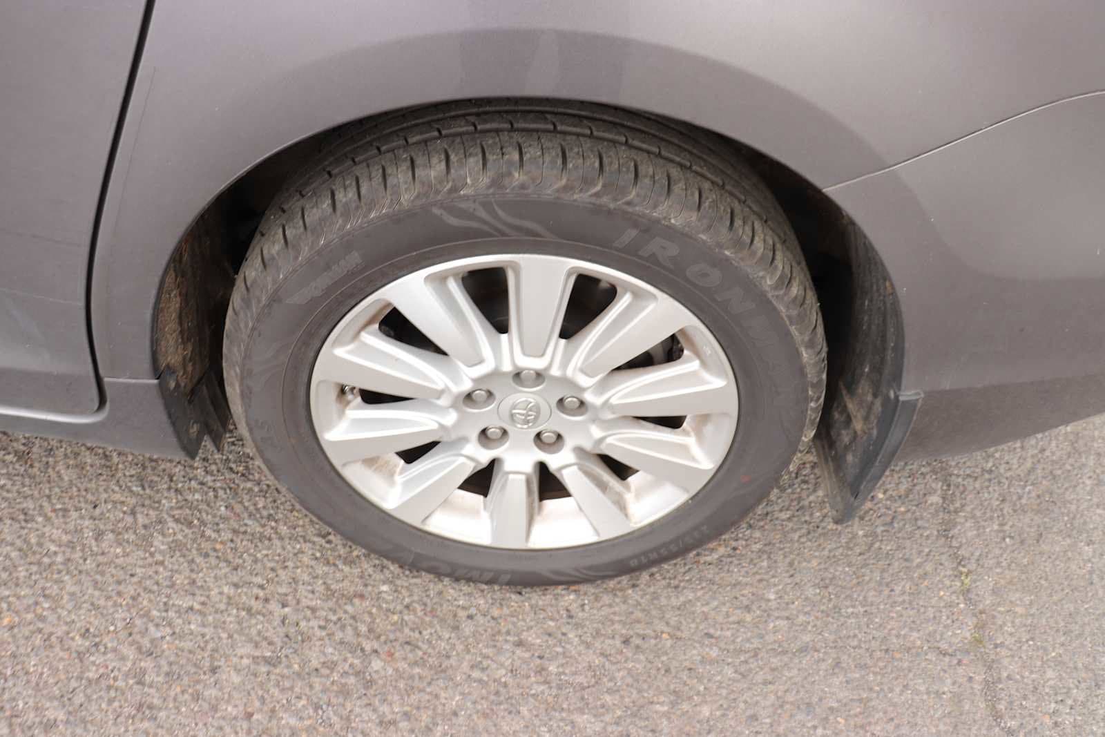 Thumbnail: 2016 Toyota Sienna - 9