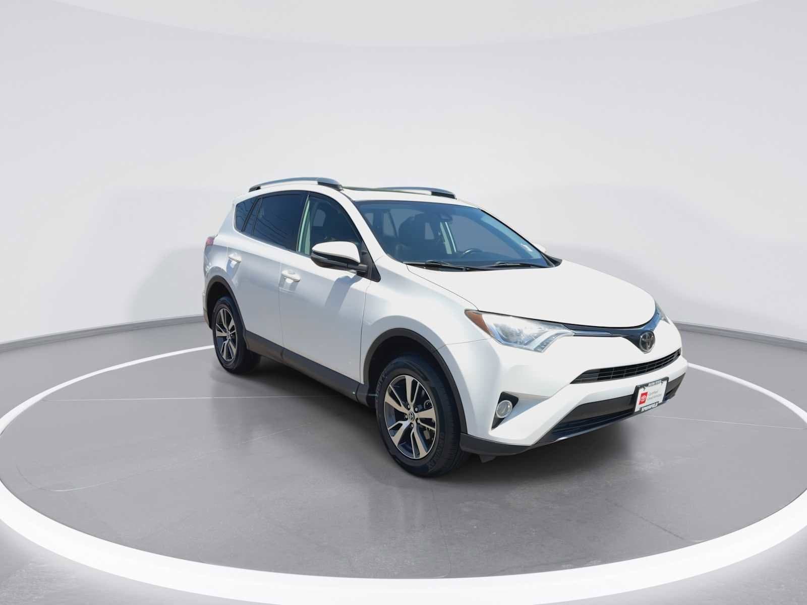 Thumbnail: 2017 Toyota RAV4 - 2
