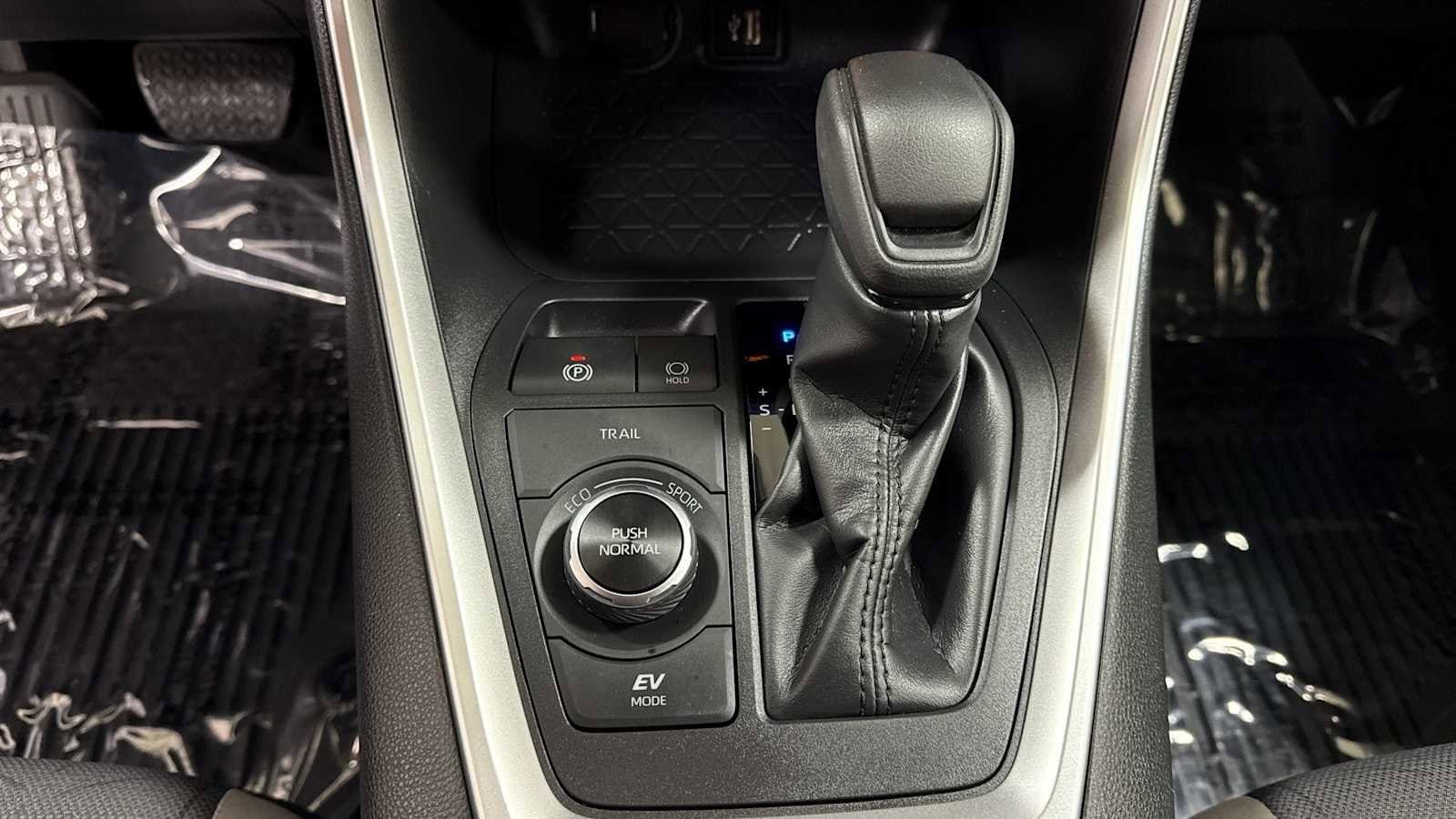 Thumbnail: 2024 Toyota RAV4 - 22