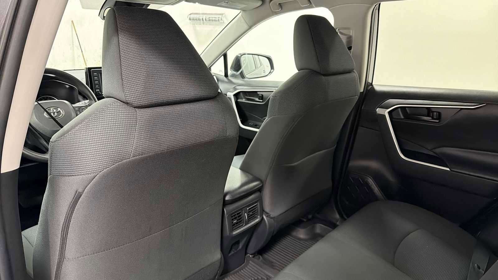 Thumbnail: 2022 Toyota RAV4 - 24