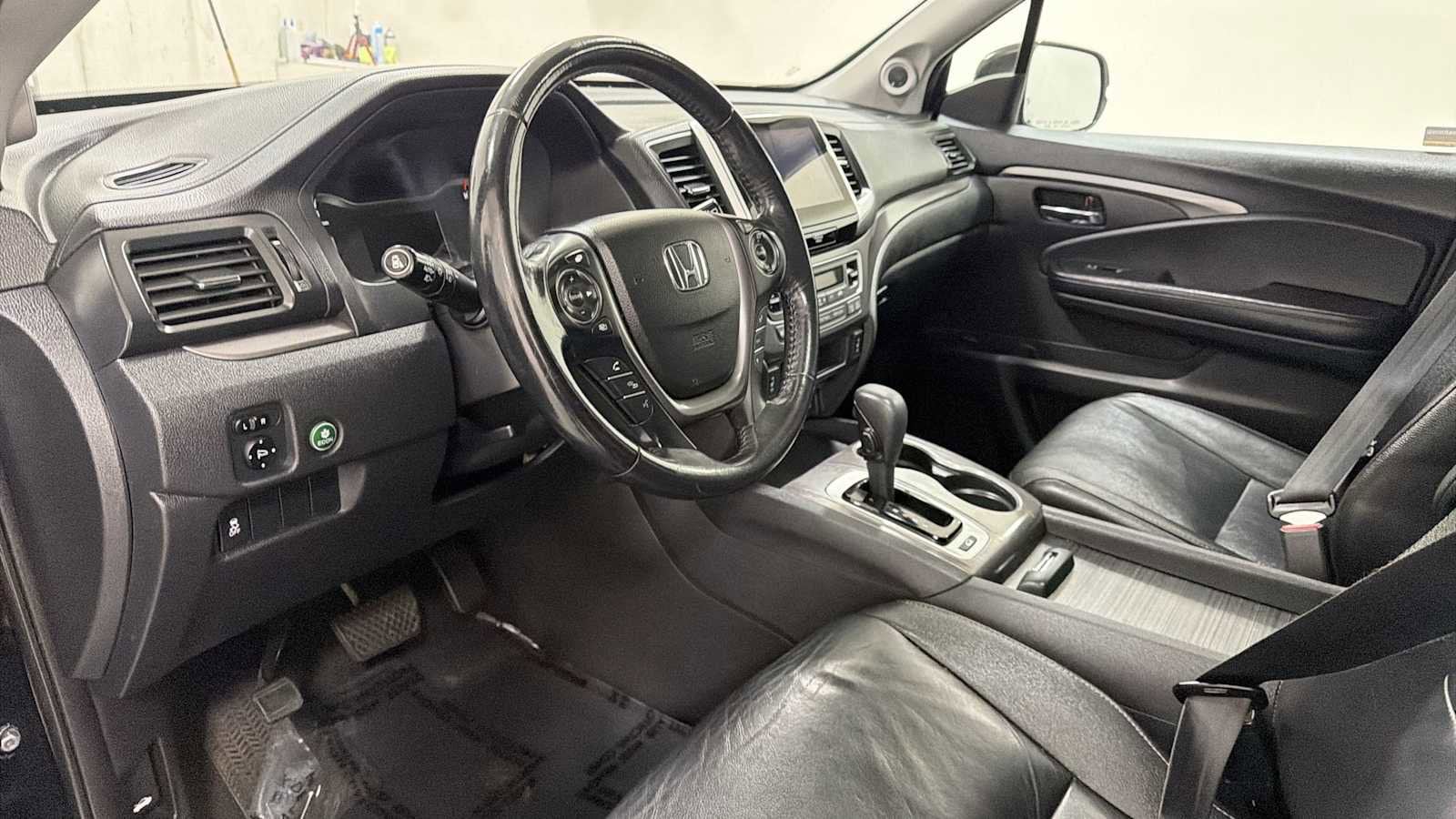 Thumbnail: 2017 Honda Pilot - 12