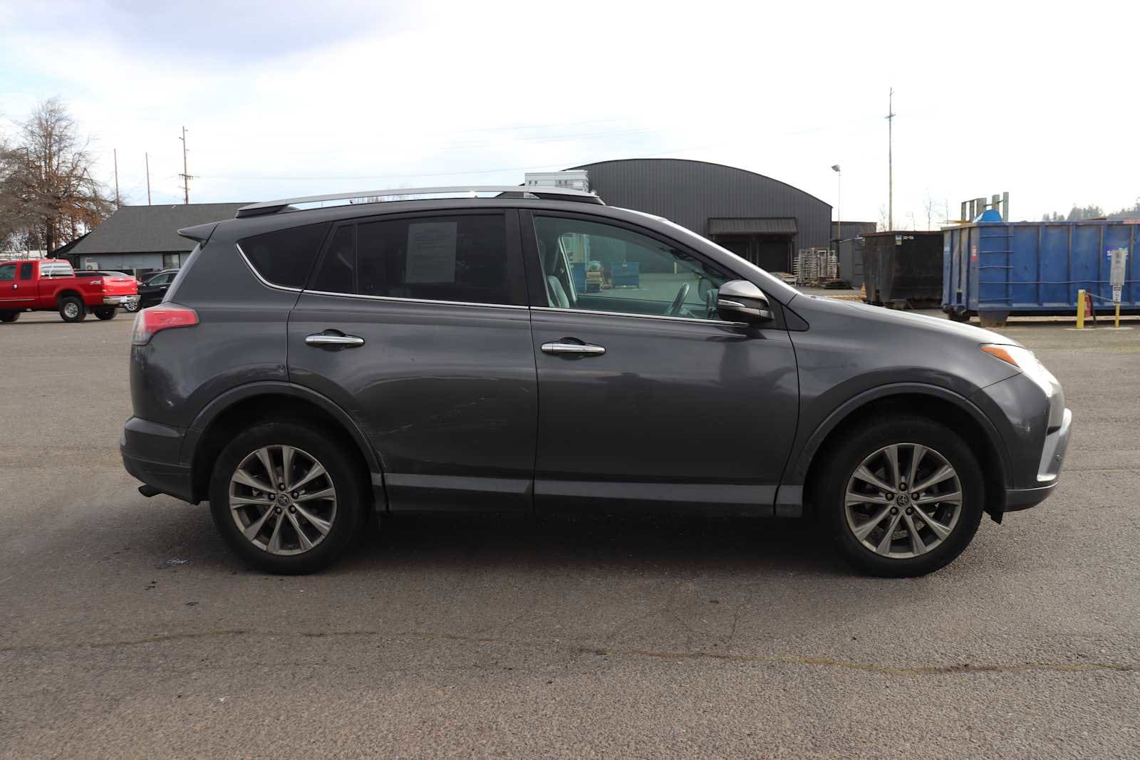 Thumbnail: 2017 Toyota RAV4 - 4