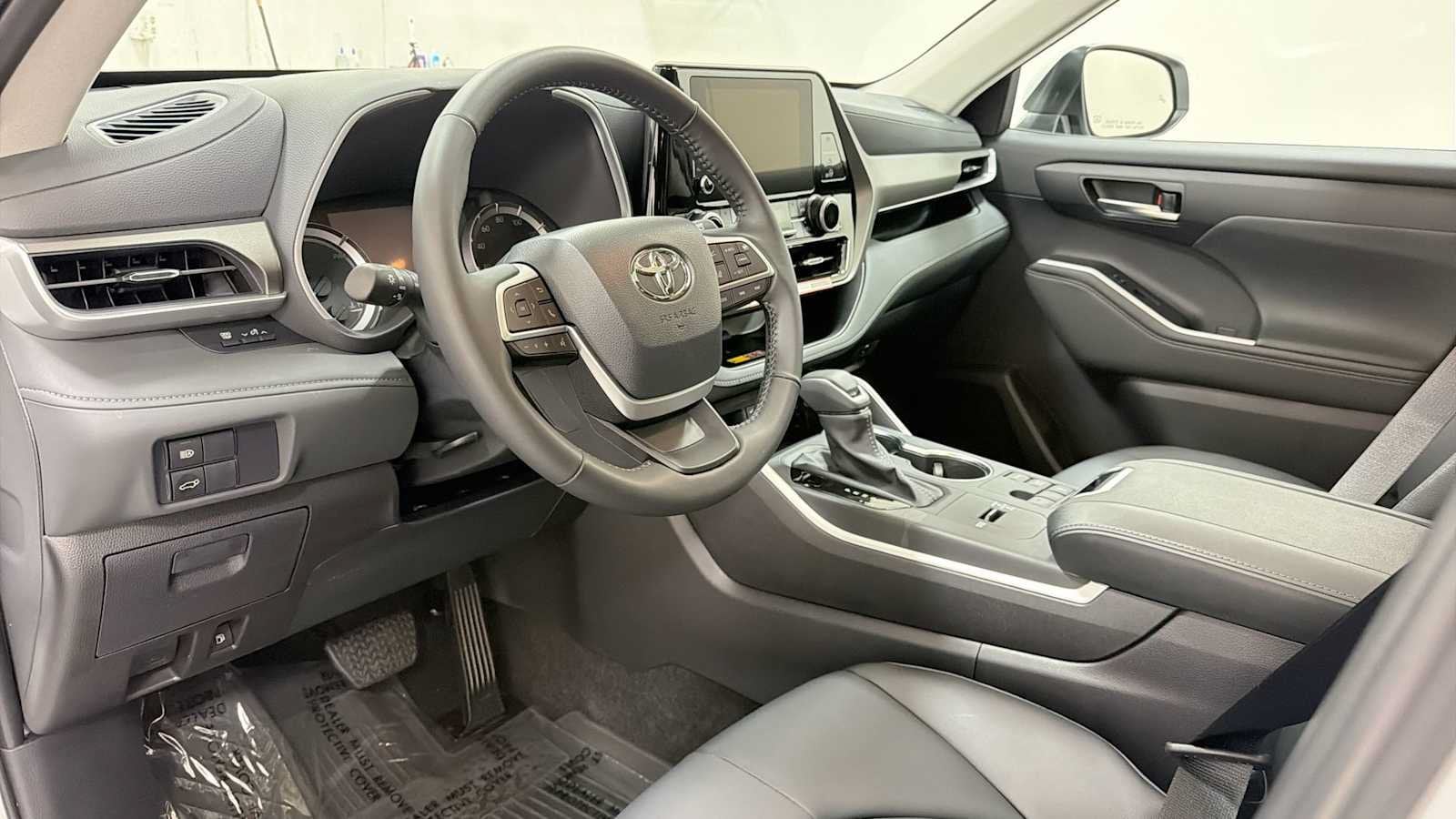 Thumbnail: 2026 Toyota Highlander - 12