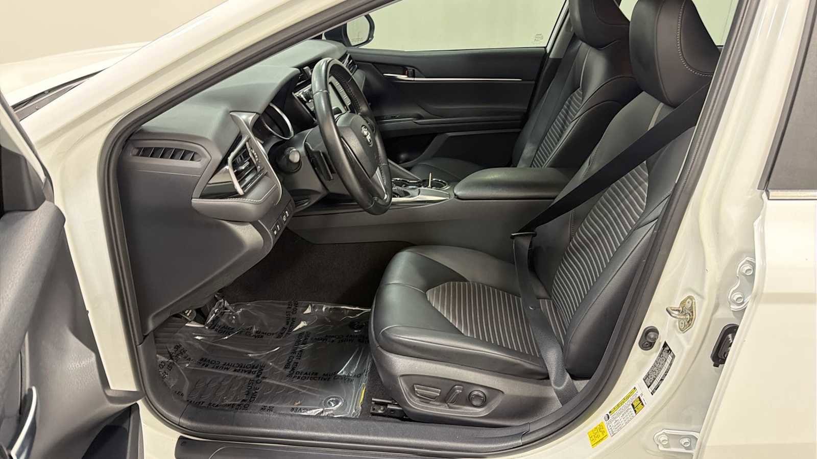 Thumbnail: 2020 Toyota Camry - 13