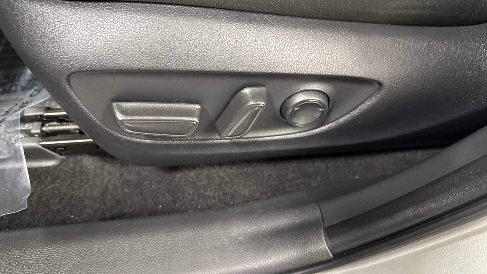 Thumbnail: 2023 Toyota RAV4 - 14