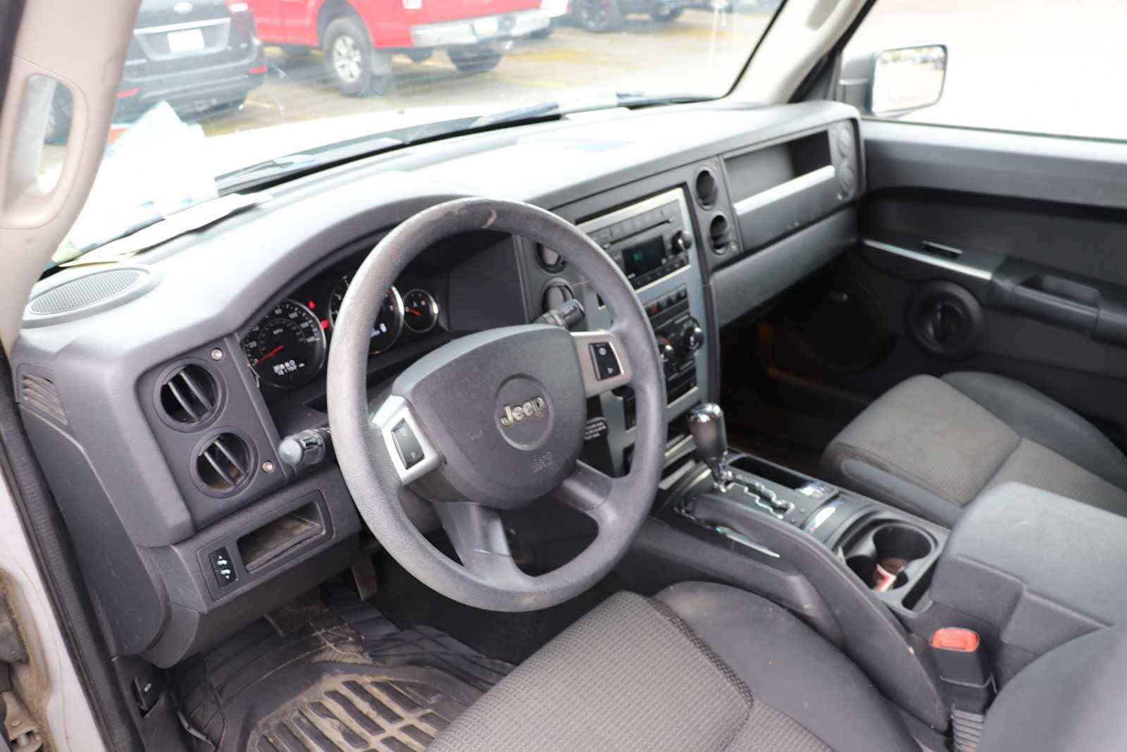 Thumbnail: 2008 Jeep Commander - 10