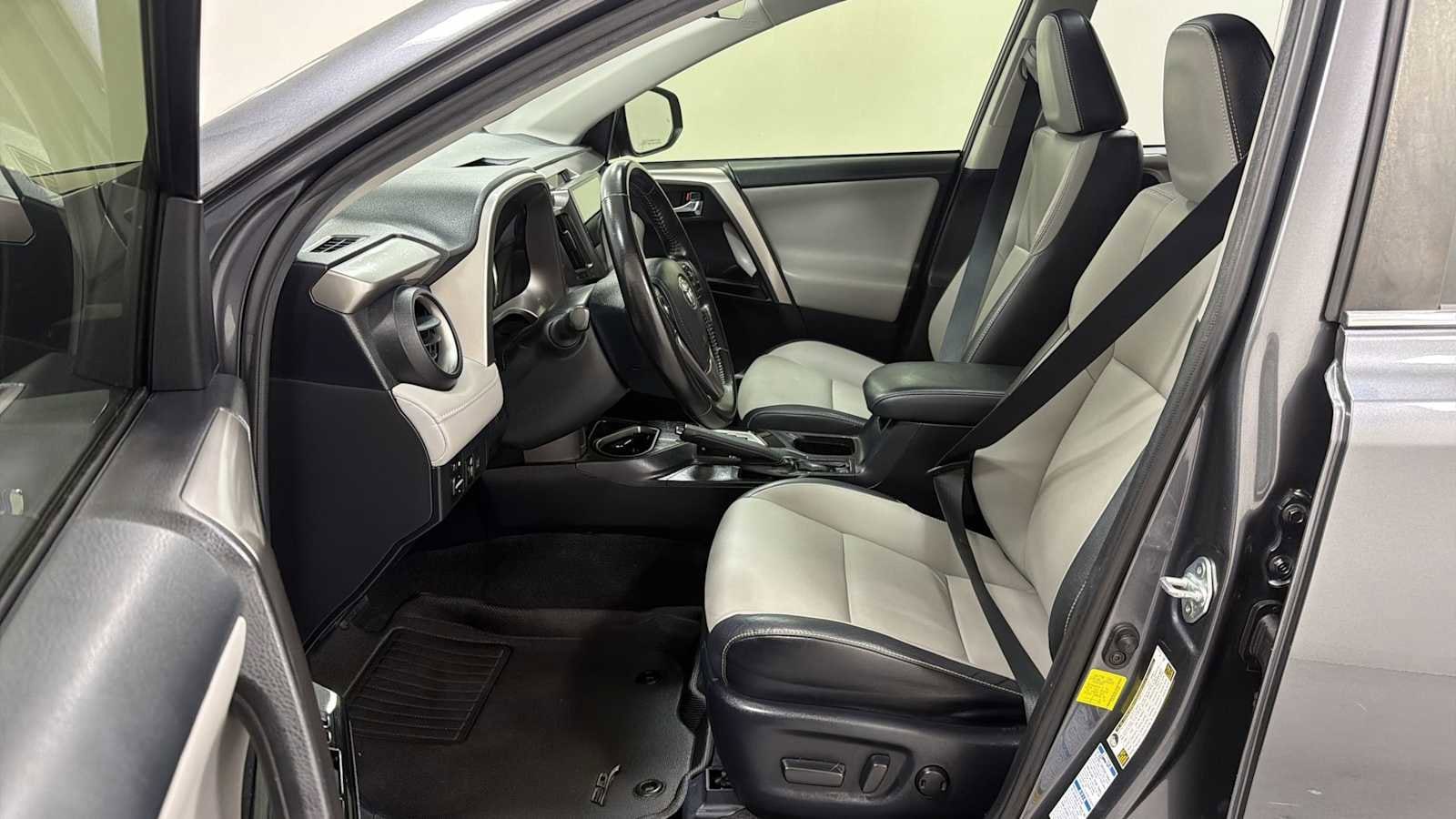 Thumbnail: 2016 Toyota RAV4 - 13