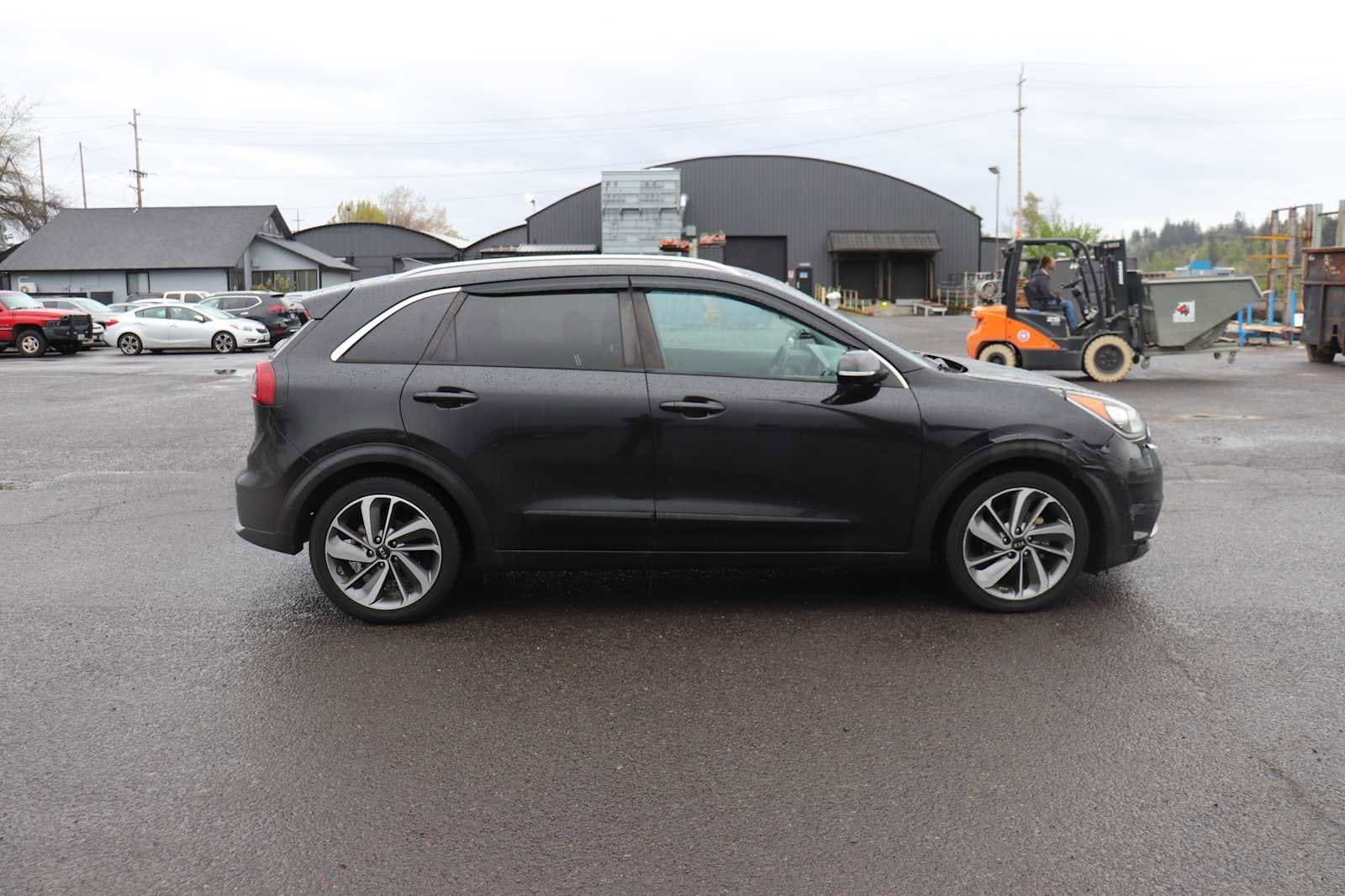 Thumbnail: 2017 Kia Niro - 4