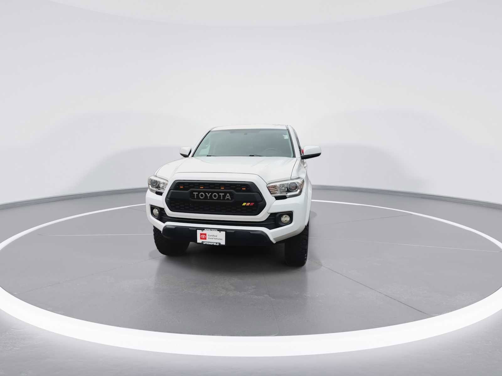 Thumbnail: 2017 Toyota Tacoma - 3