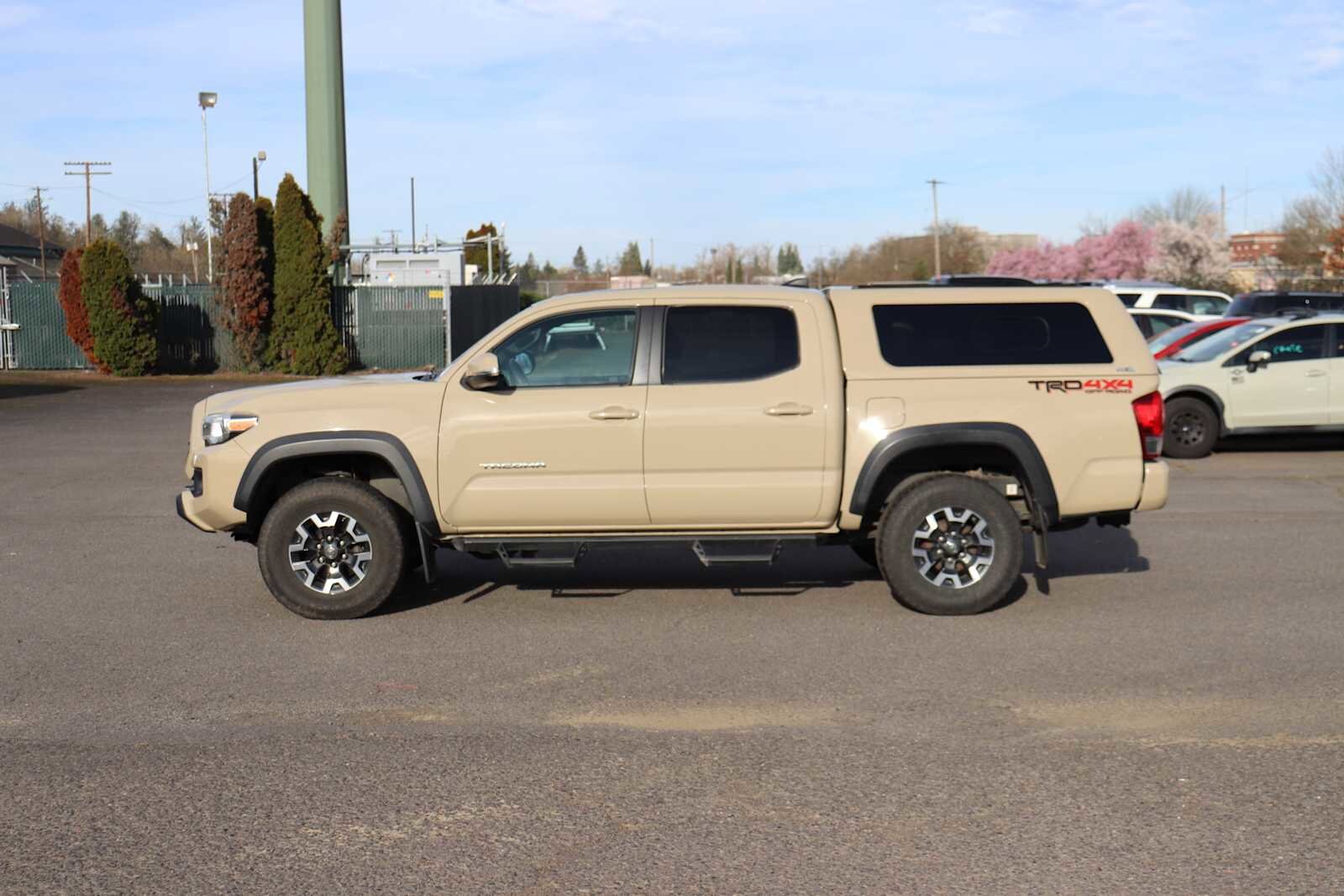 Thumbnail: 2016 Toyota Tacoma - 8