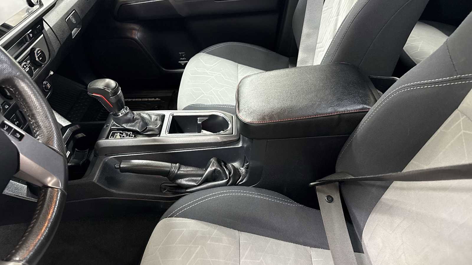 Thumbnail: 2020 Toyota Tacoma - 22