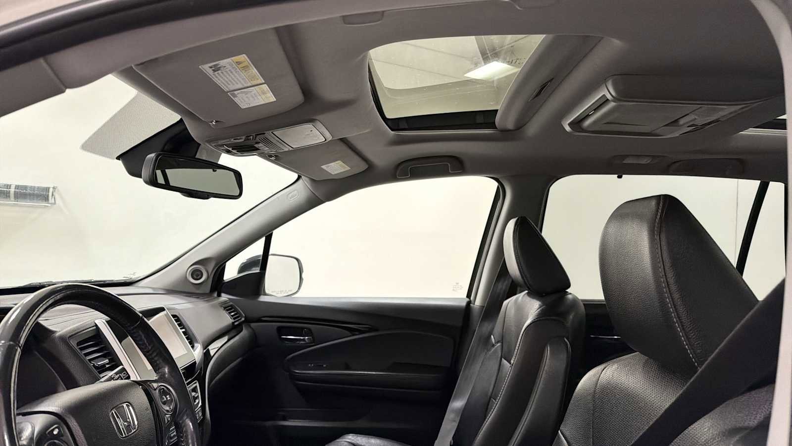 Thumbnail: 2017 Honda Pilot - 24