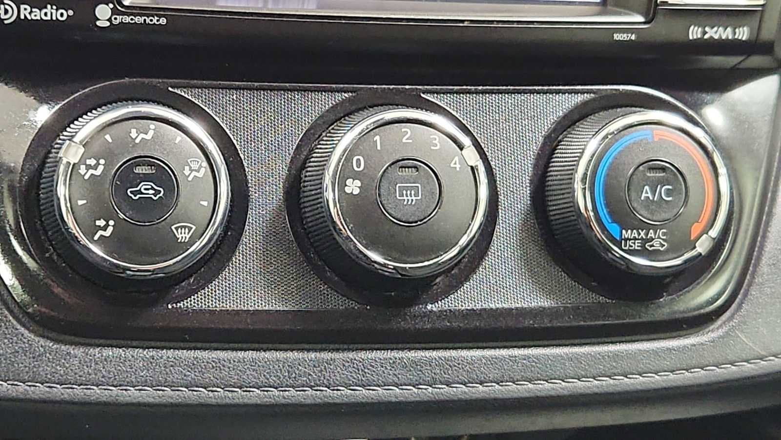 Thumbnail: 2017 Toyota RAV4 - 20