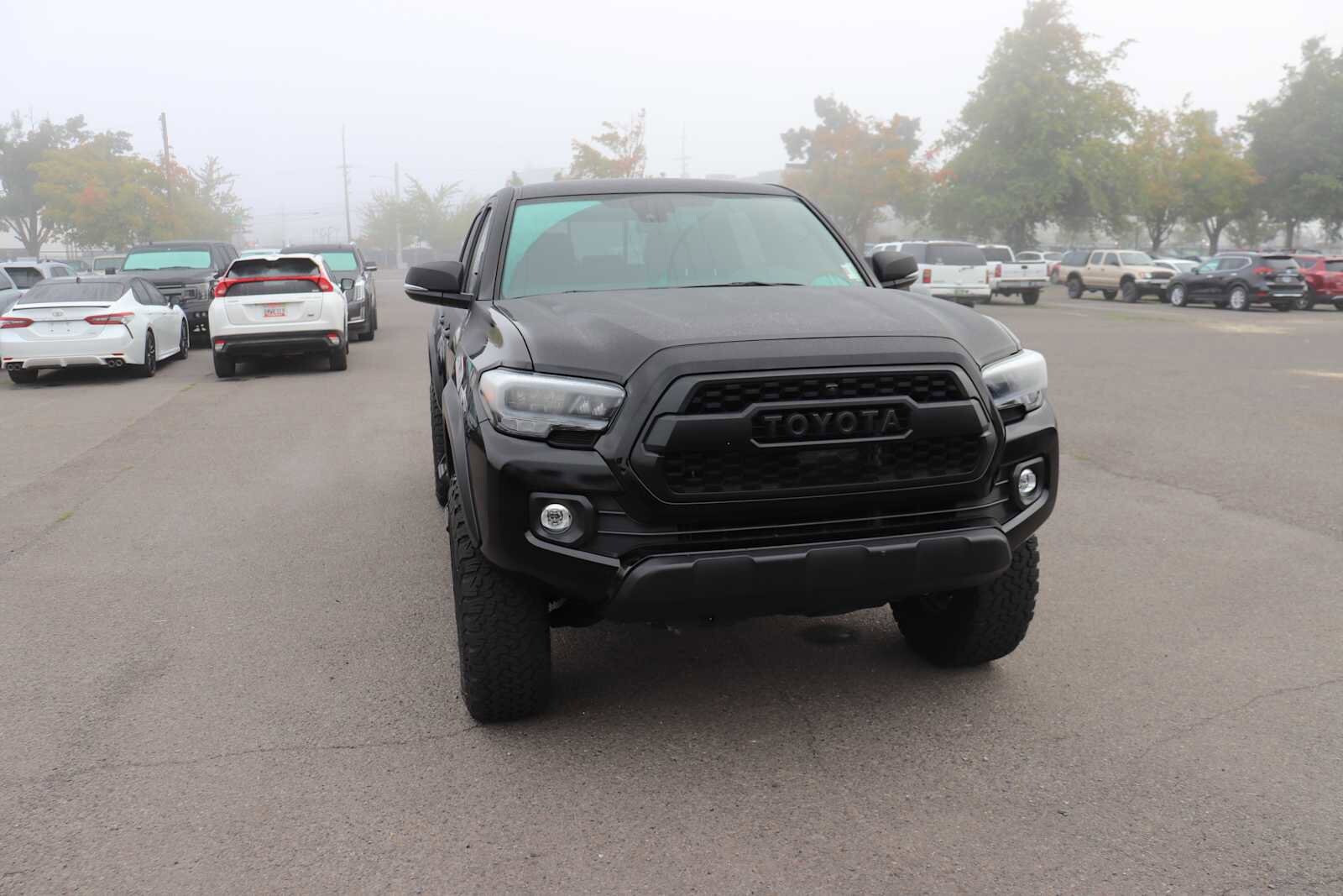 2023 Toyota Tacoma TRD V6 photo 2