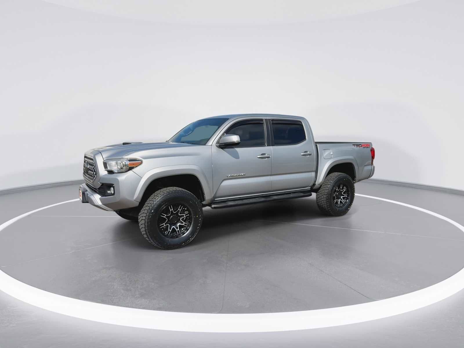 Thumbnail: 2018 Toyota Tacoma - 4