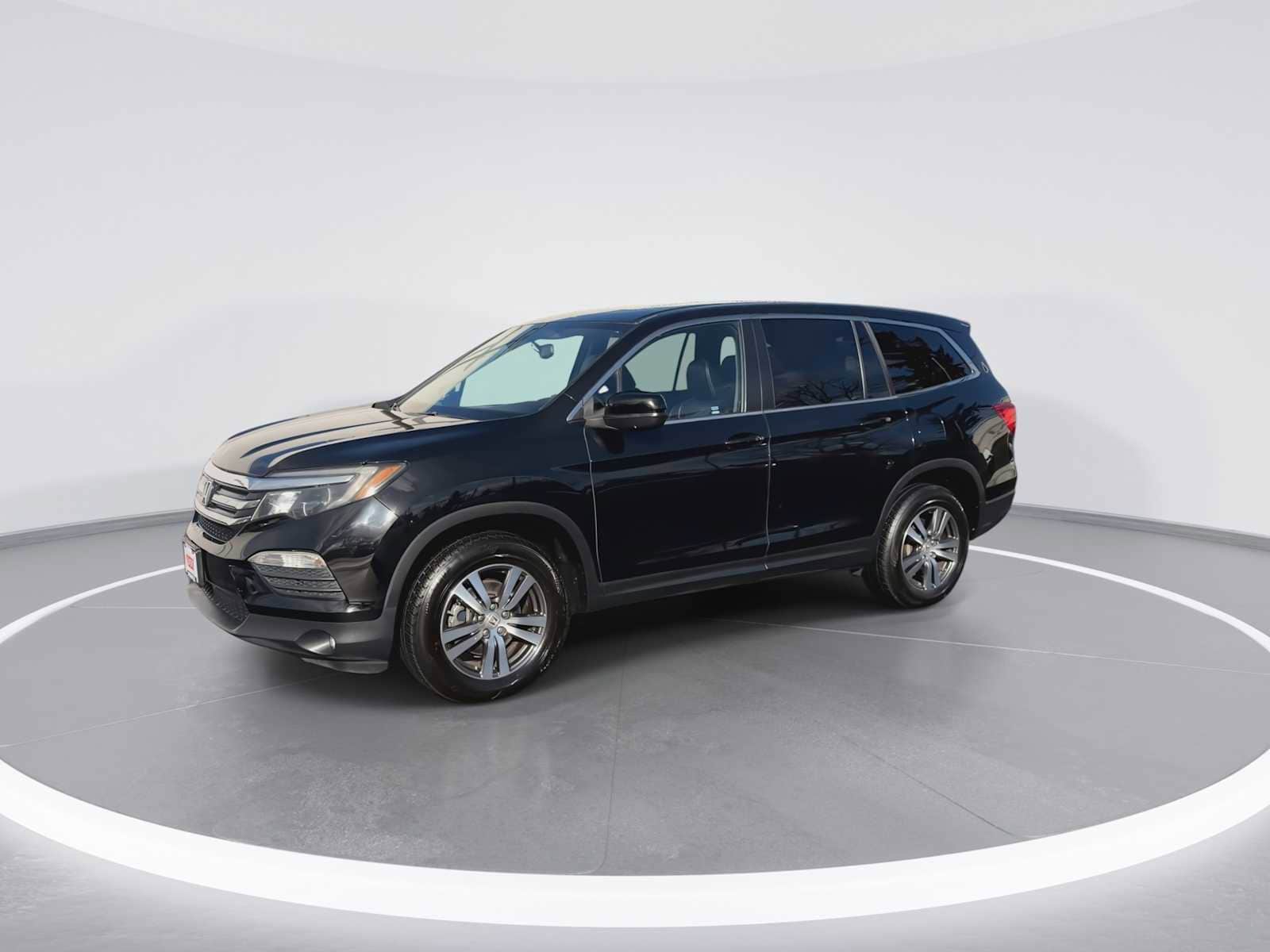Thumbnail: 2017 Honda Pilot - 4