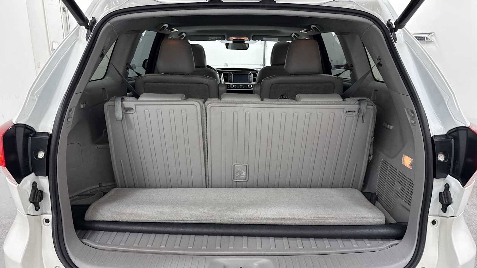 Thumbnail: 2019 Toyota Highlander - 29