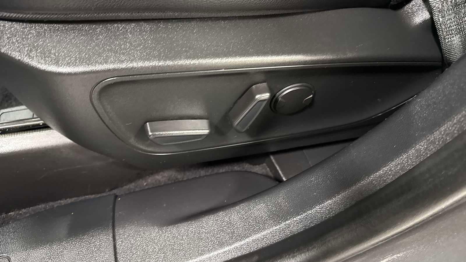 Thumbnail: 2022 Ford Escape - 14