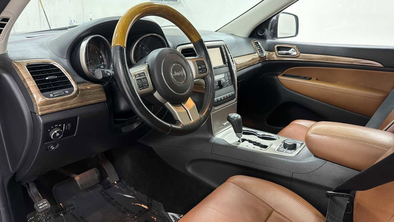 Thumbnail: 2013 Jeep Grand Cherokee - 12