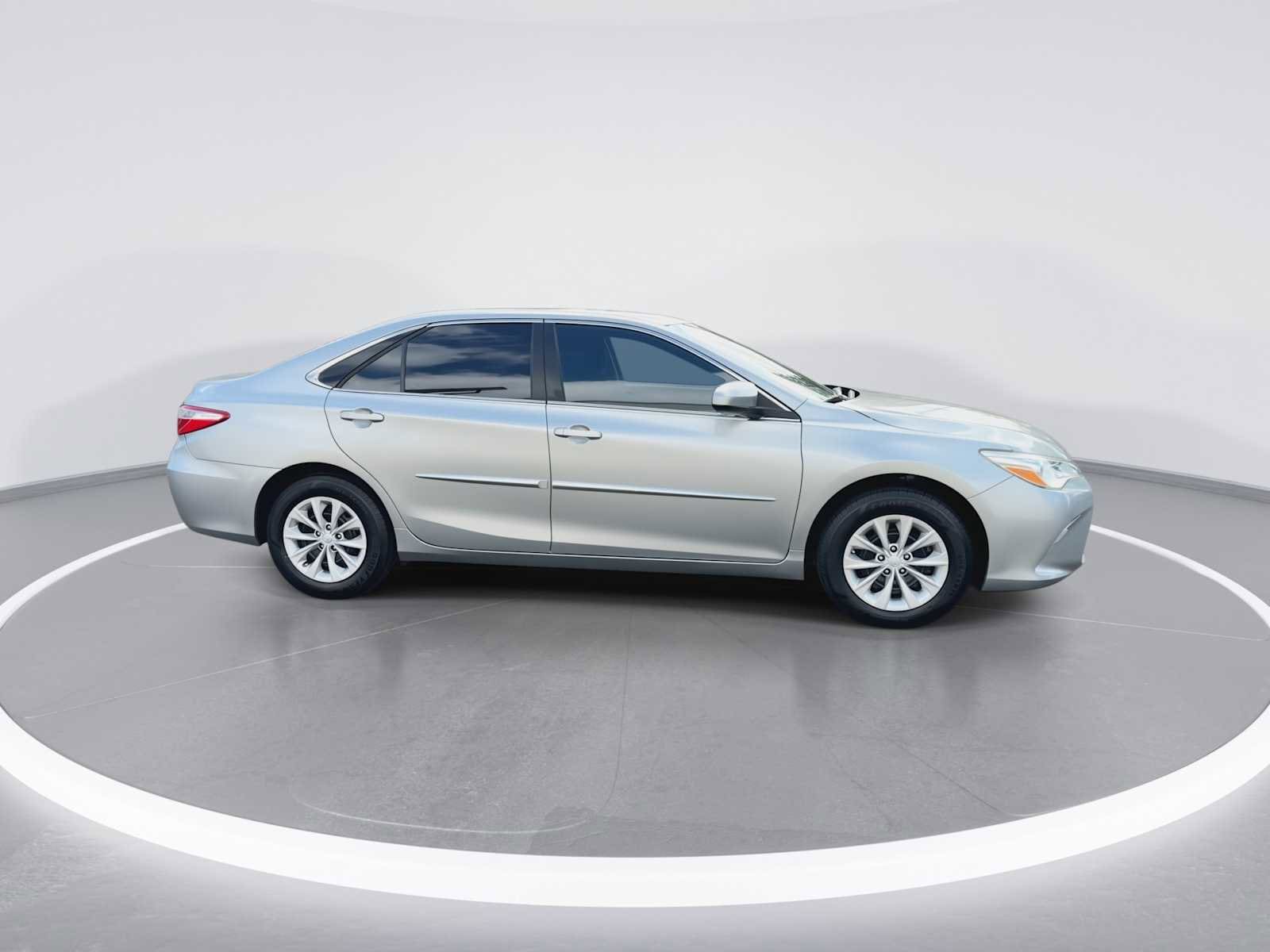 Thumbnail: 2017 Toyota Camry - 9