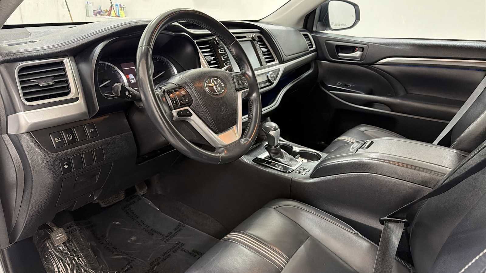 Thumbnail: 2017 Toyota Highlander - 12