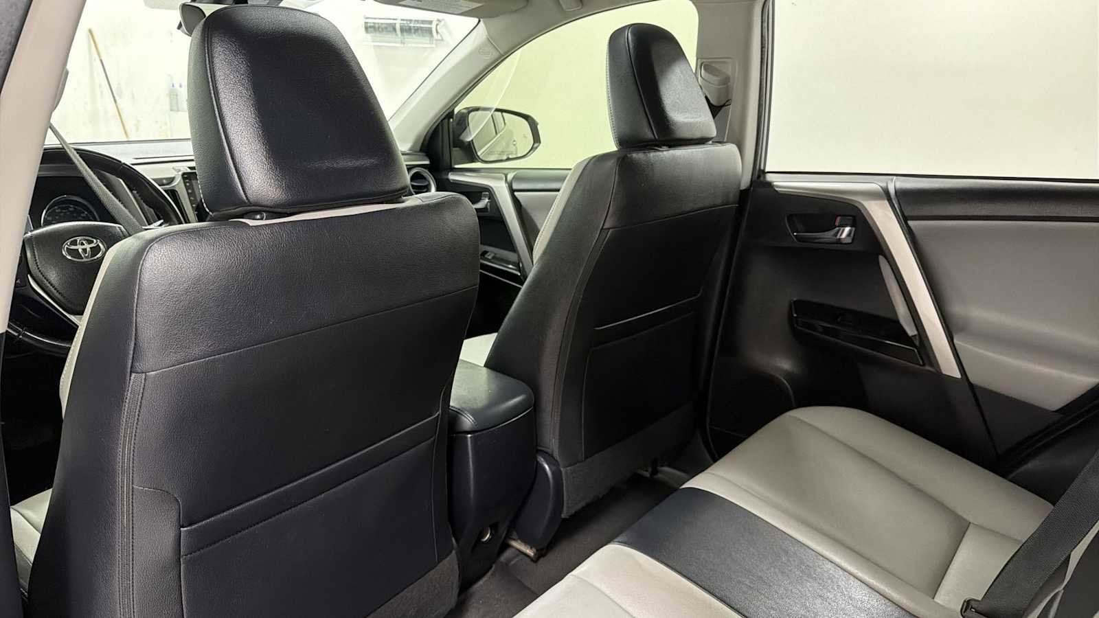 Thumbnail: 2016 Toyota RAV4 - 25
