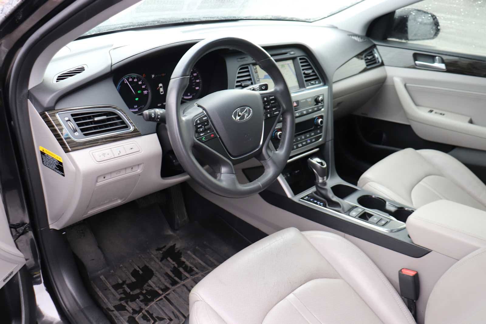 Thumbnail: 2017 Hyundai Sonata - 10