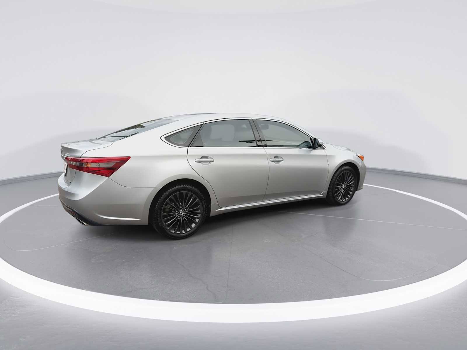 Thumbnail: 2016 Toyota Avalon - 8
