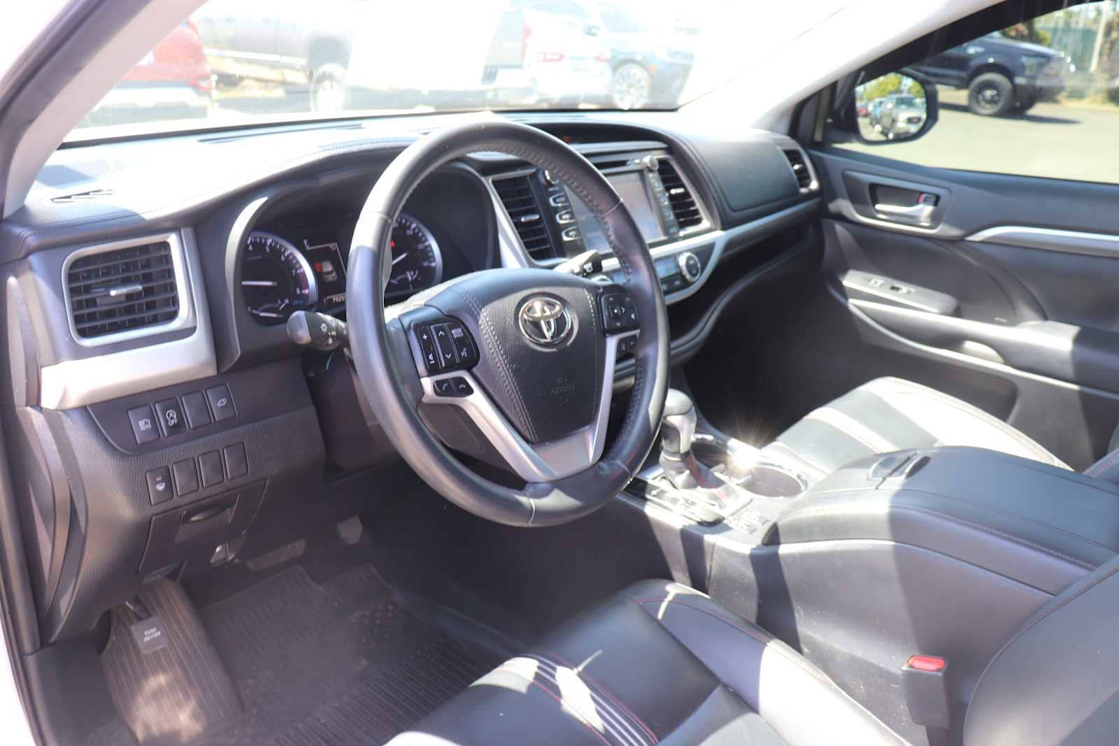 Thumbnail: 2019 Toyota Highlander - 10