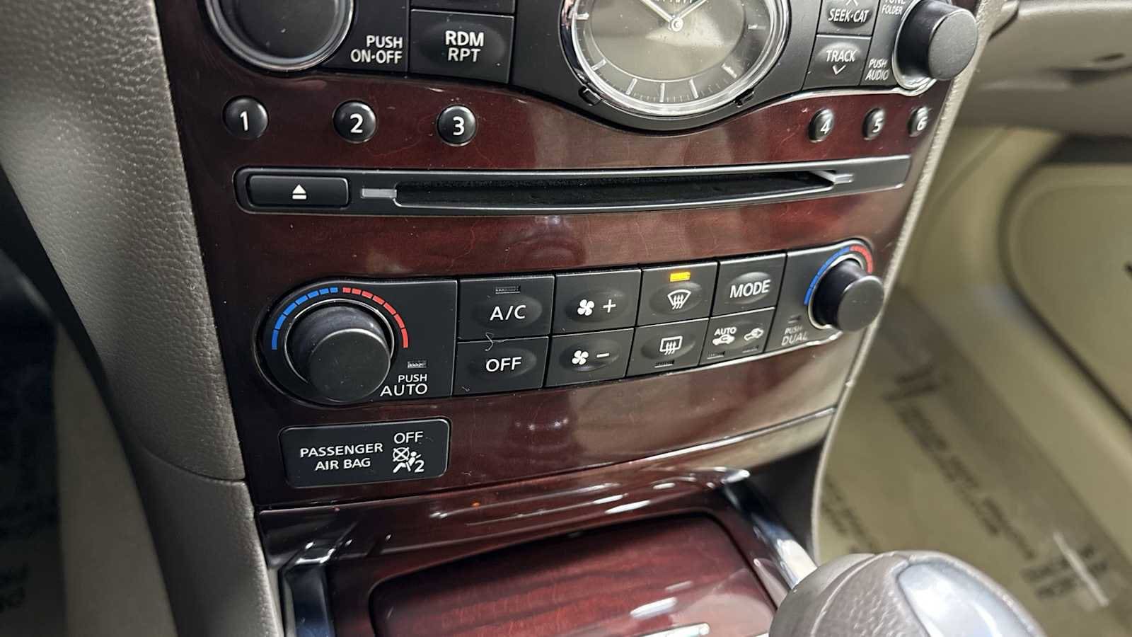 Thumbnail: 2010 INFINITI G37 - 21