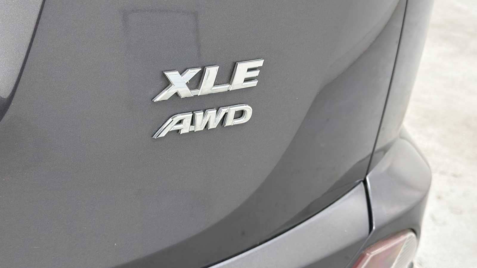 Thumbnail: 2018 Toyota RAV4 - 28