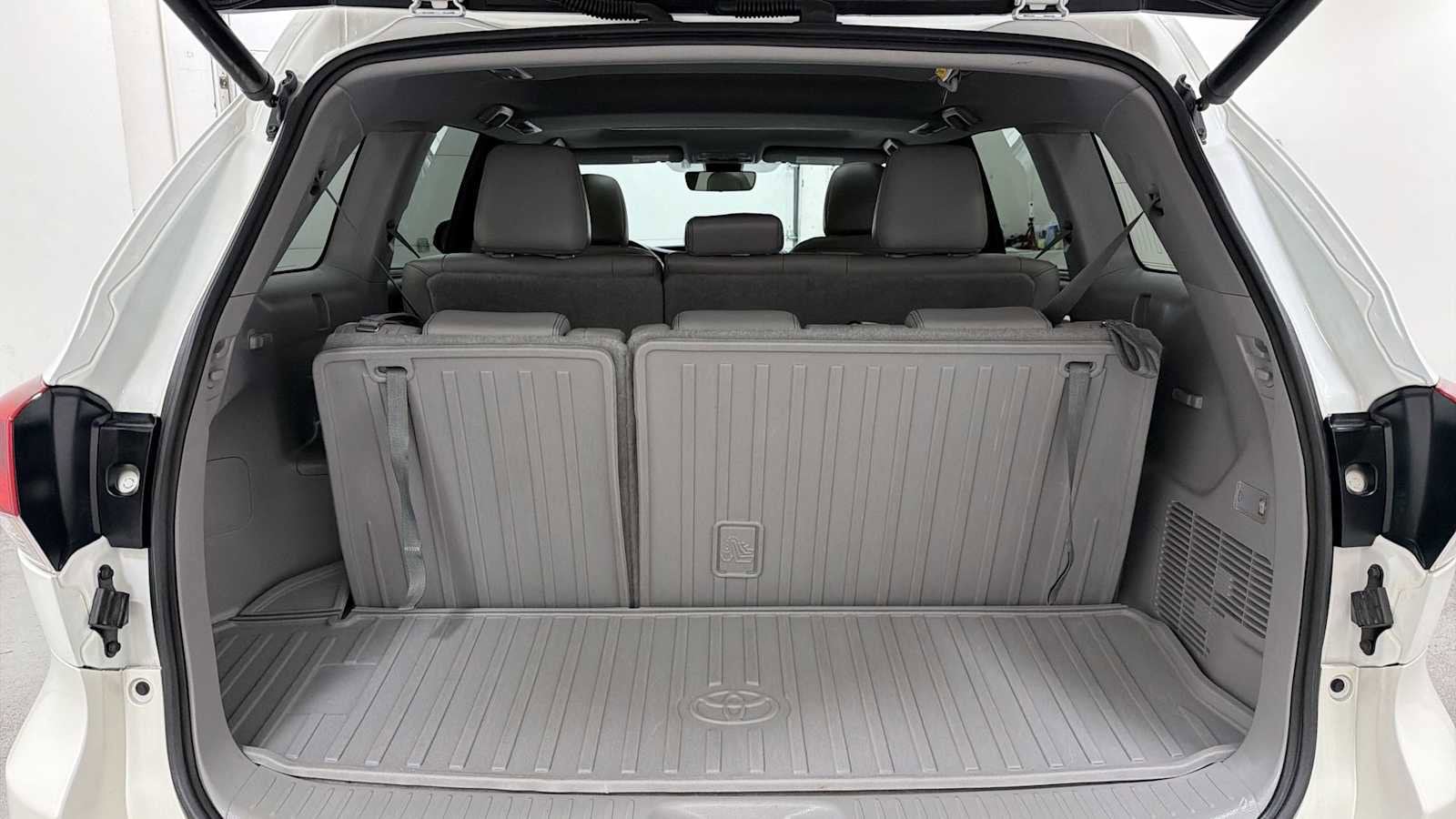 Thumbnail: 2017 Toyota Highlander - 29