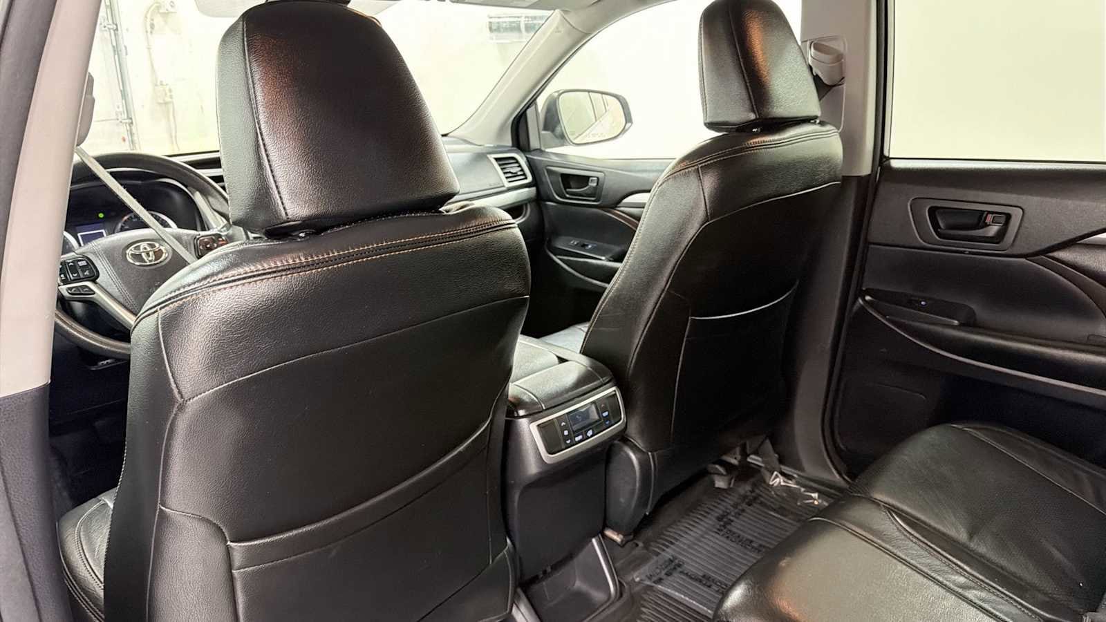 Thumbnail: 2017 Toyota Highlander - 25