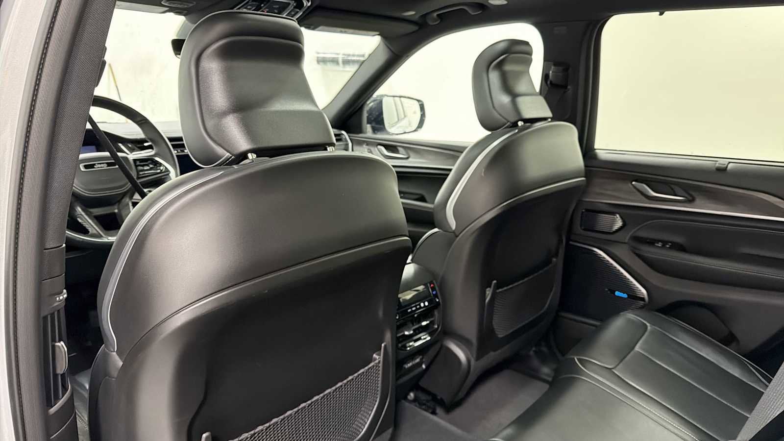 Thumbnail: 2022 Jeep Grand Cherokee - 26