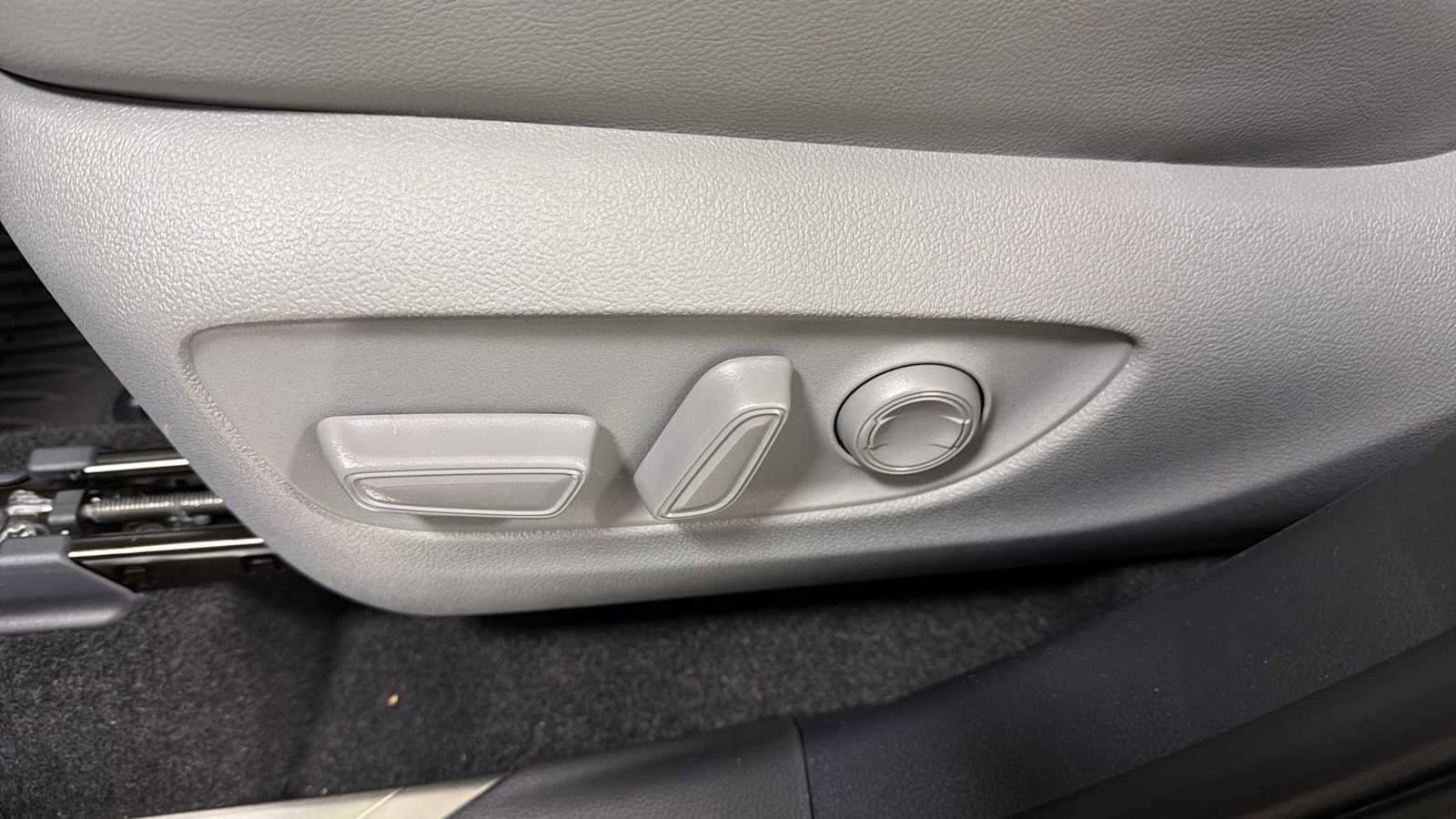 Thumbnail: 2026 Toyota Highlander - 14