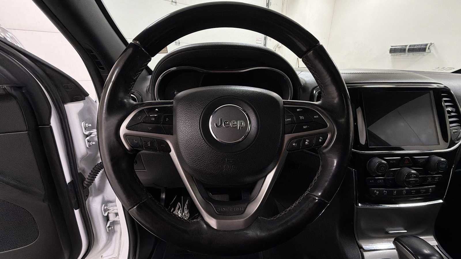 Thumbnail: 2019 Jeep Grand Cherokee - 16