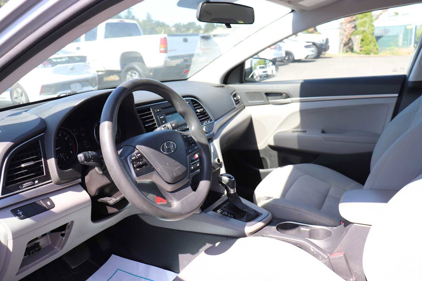 2017 Hyundai Elantra SE 10