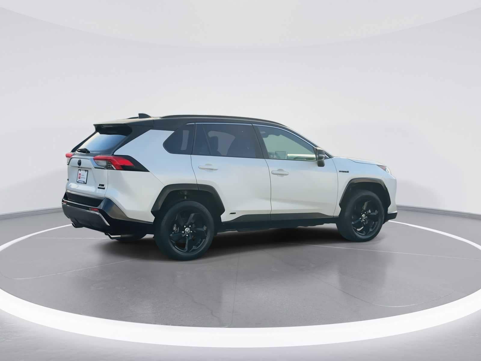 Thumbnail: 2021 Toyota RAV4 - 8
