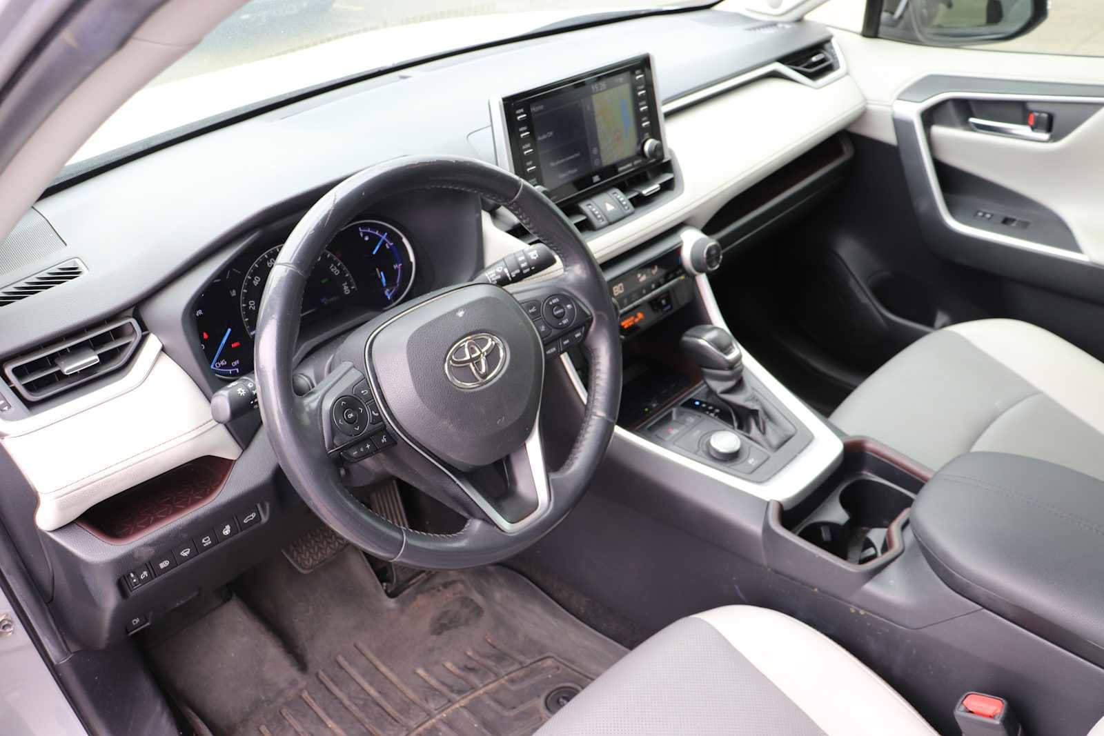 Thumbnail: 2019 Toyota RAV4 - 10