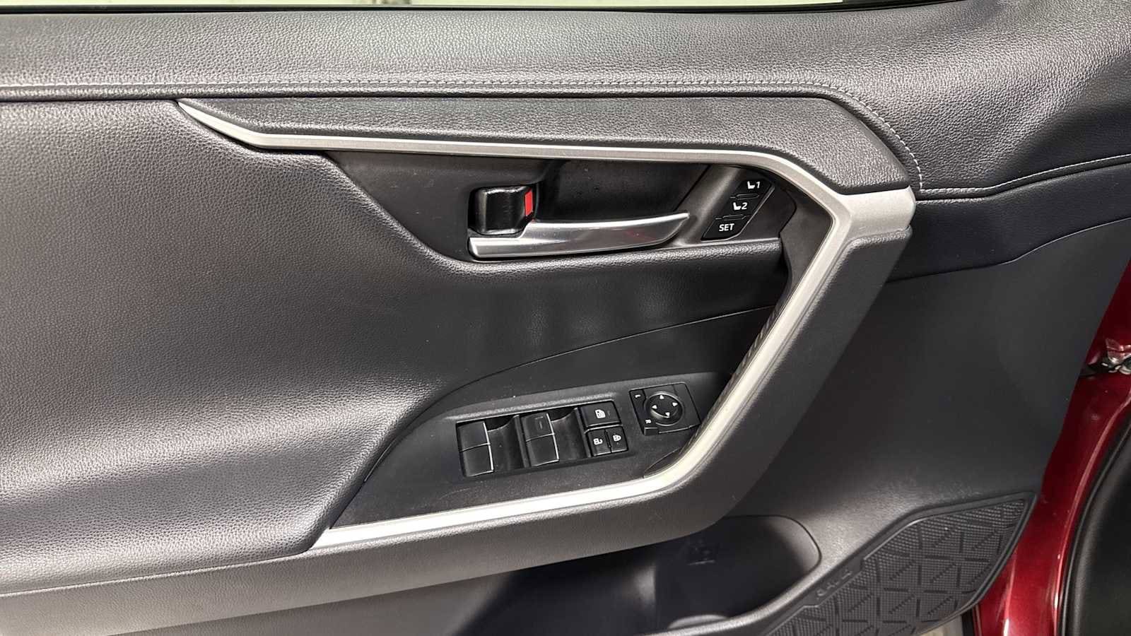 Thumbnail: 2021 Toyota RAV4 - 15