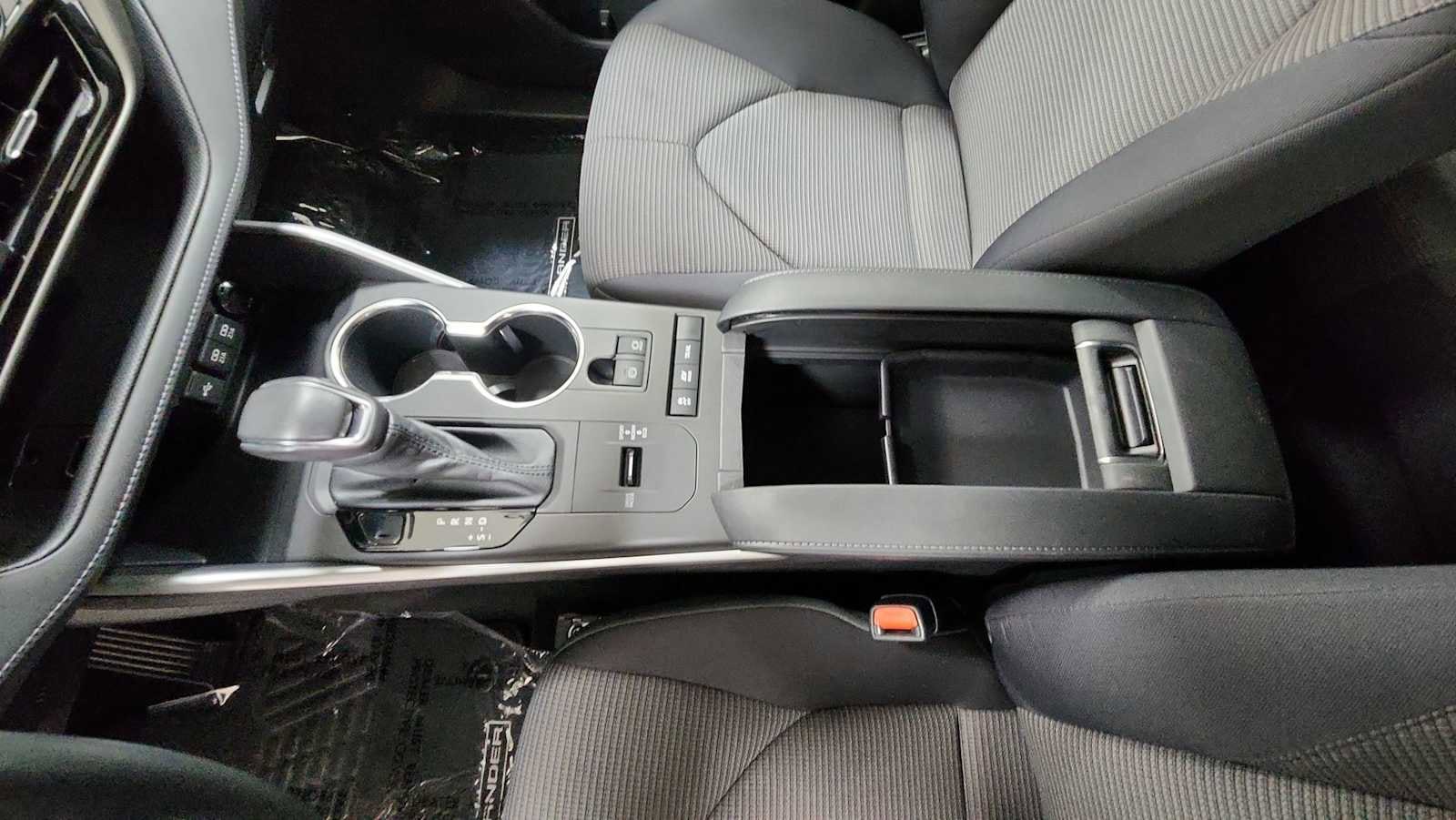 Thumbnail: 2021 Toyota Highlander - 23