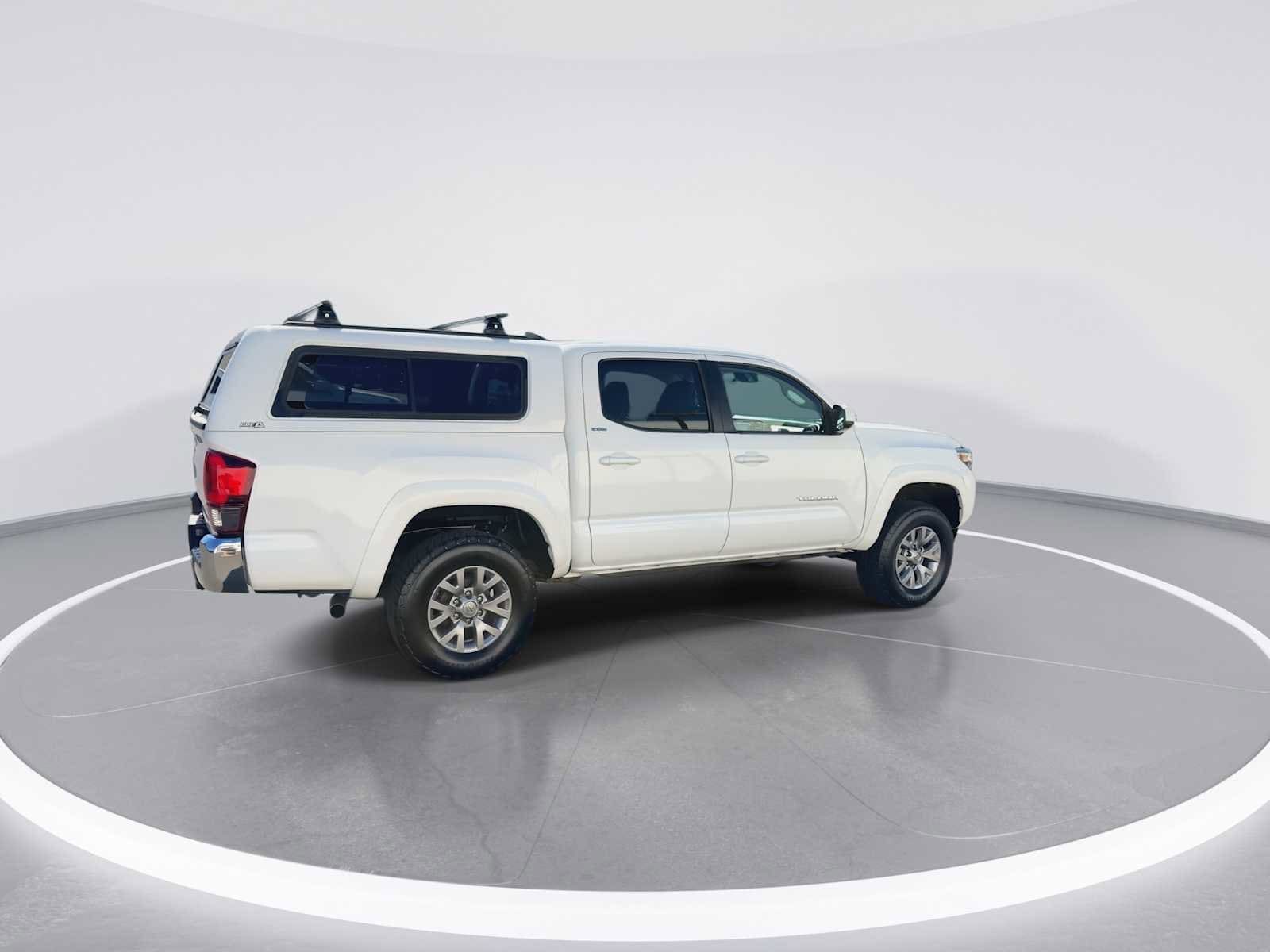 Thumbnail: 2018 Toyota Tacoma - 8
