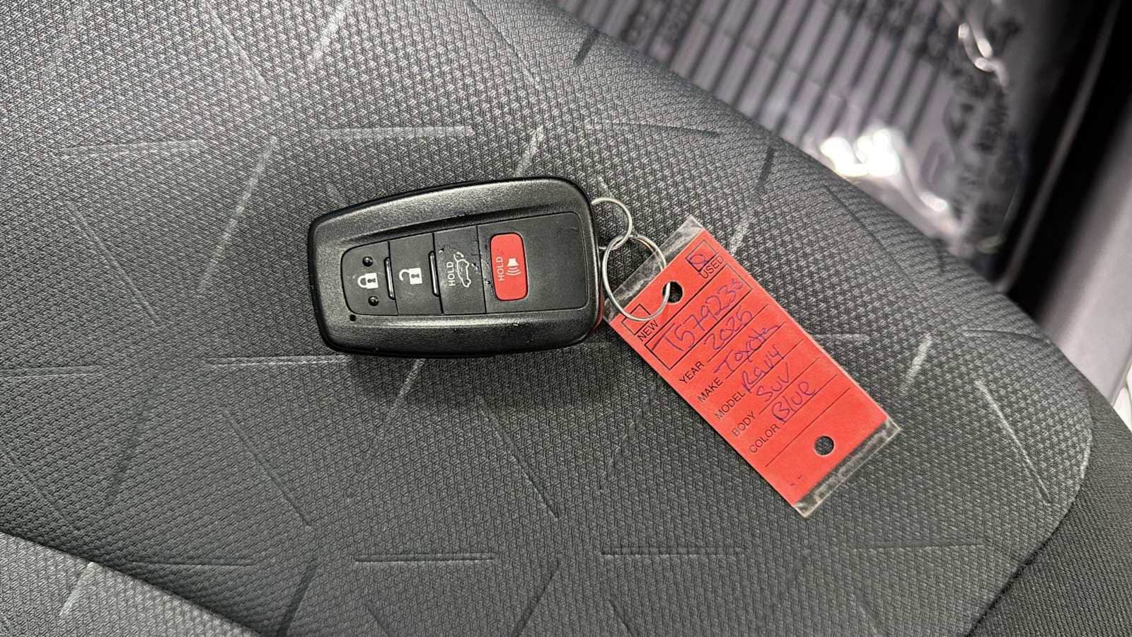 Thumbnail: 2025 Toyota RAV4 - 32