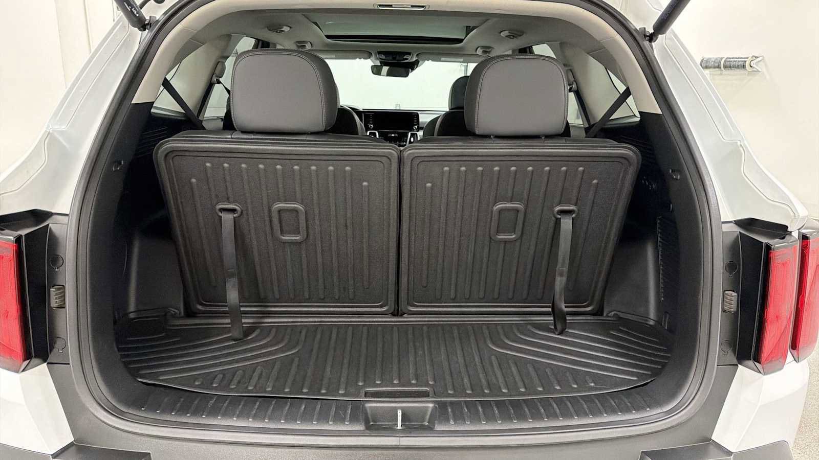 Thumbnail: 2023 Kia Sorento - 29