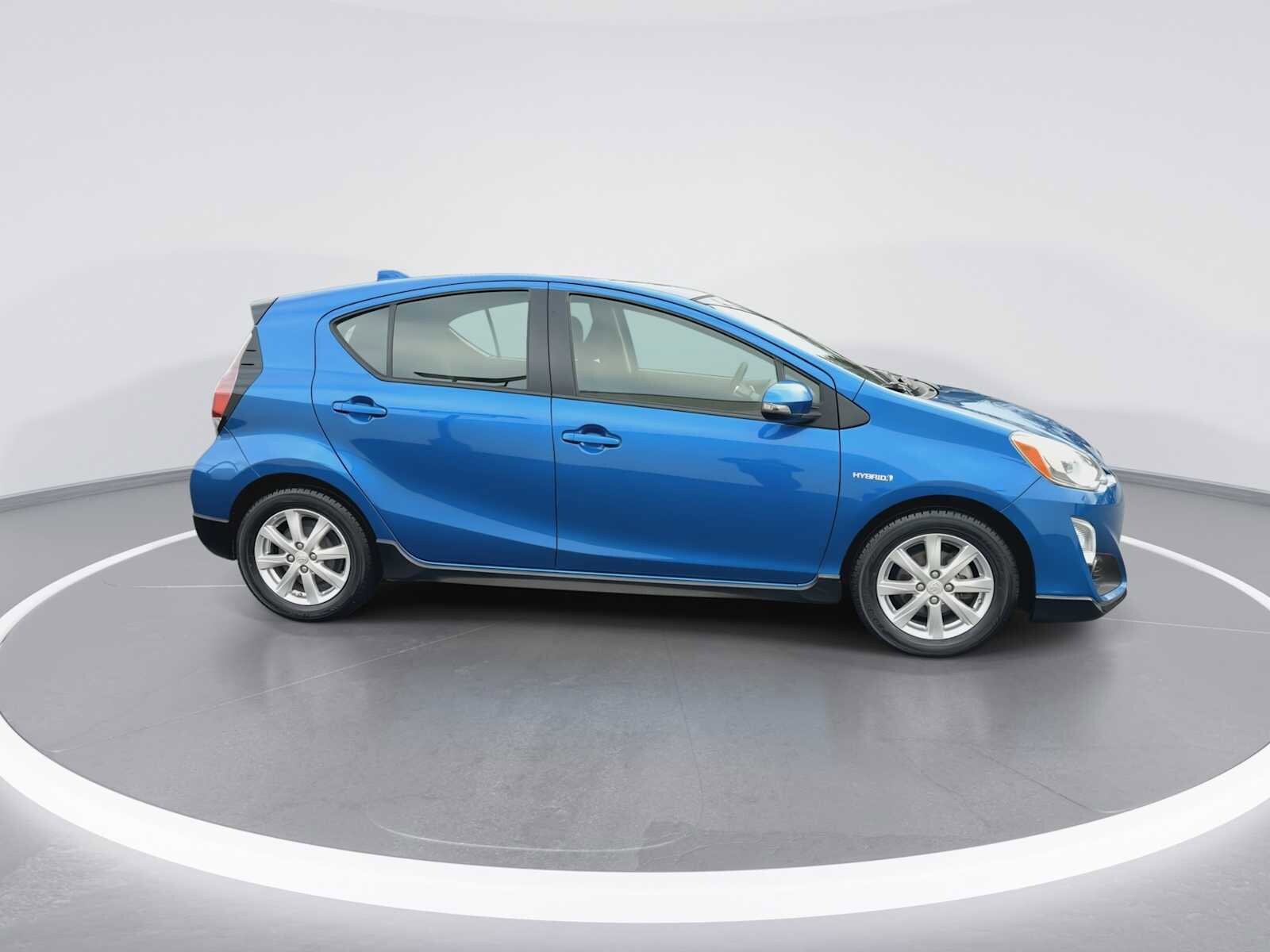 Thumbnail: 2017 Toyota Prius c - 9