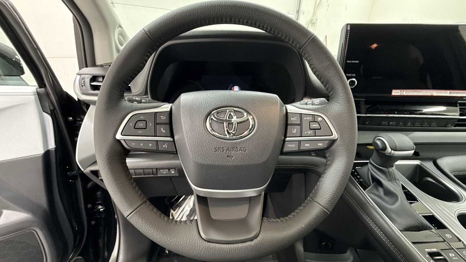 Thumbnail: 2025 Toyota Sienna - 16