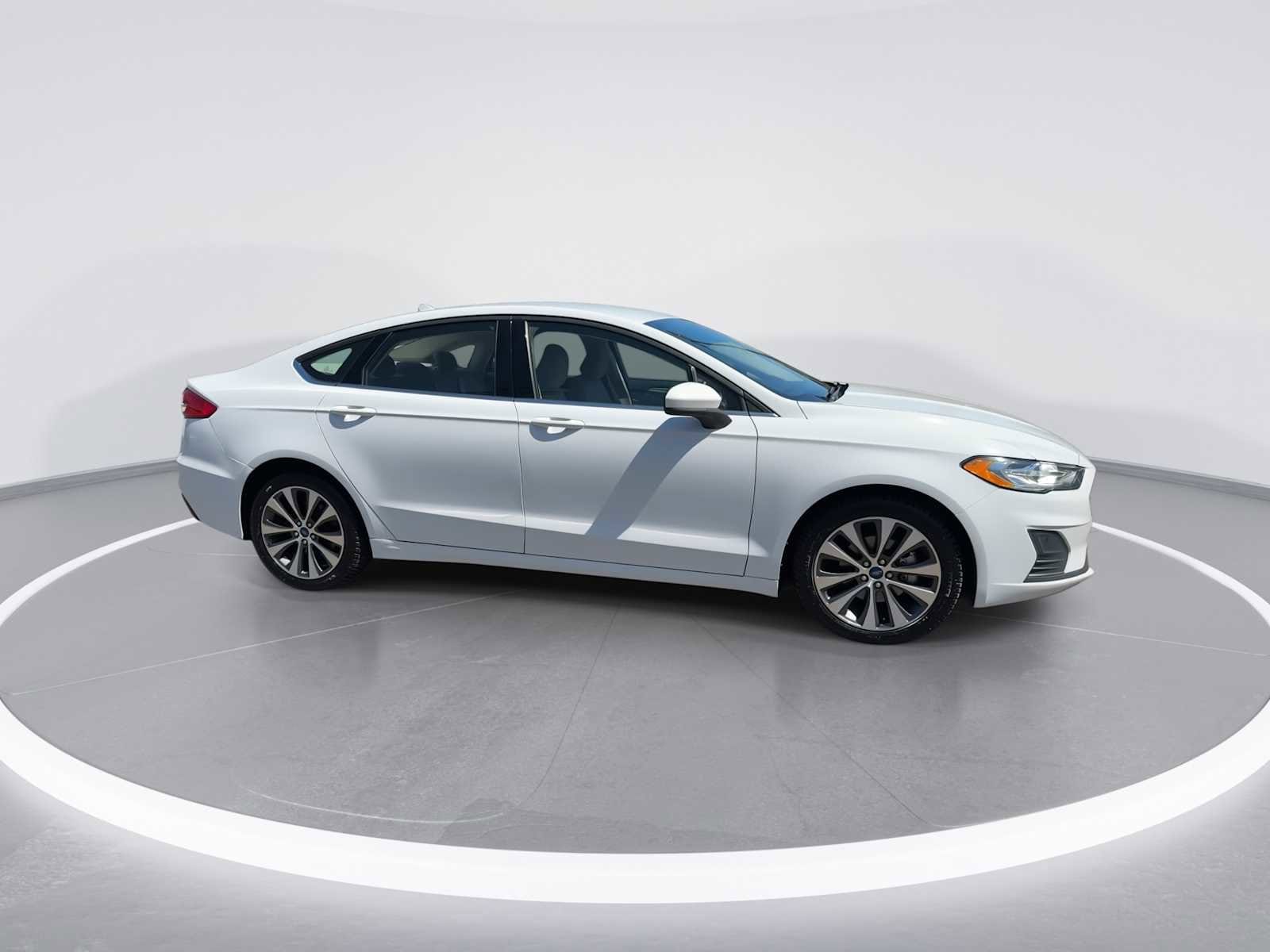 Thumbnail: 2020 Ford Fusion - 9