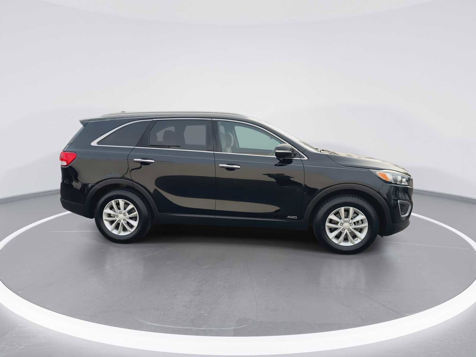 Thumbnail: 2017 Kia Sorento - 9