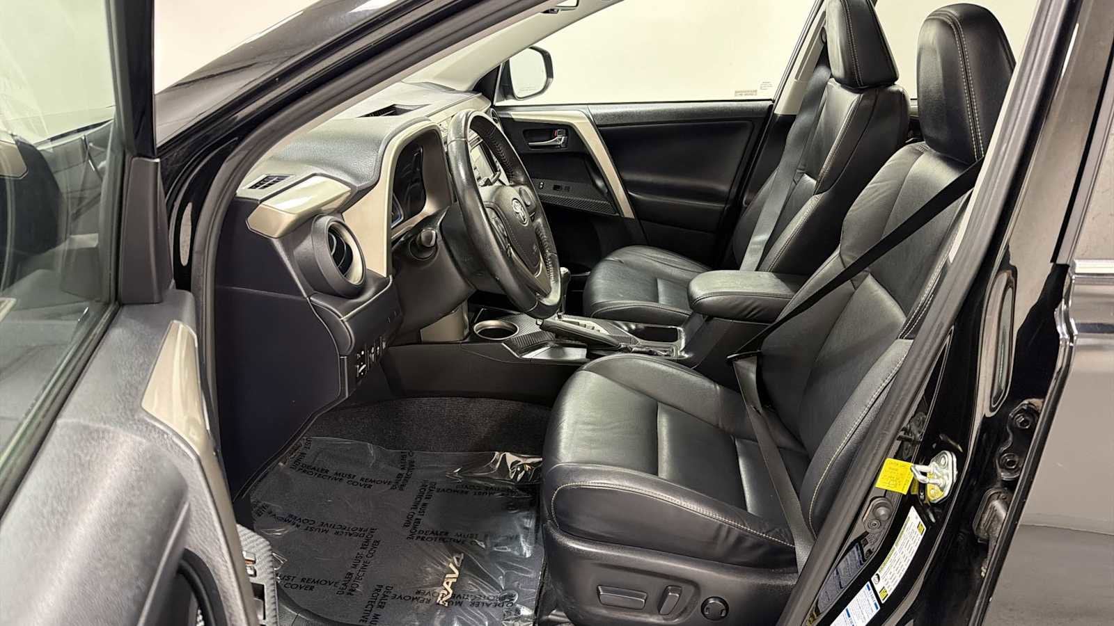 Thumbnail: 2015 Toyota RAV4 - 13